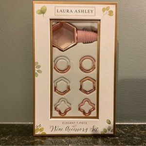 BRAND NEW Wine Accessory Set